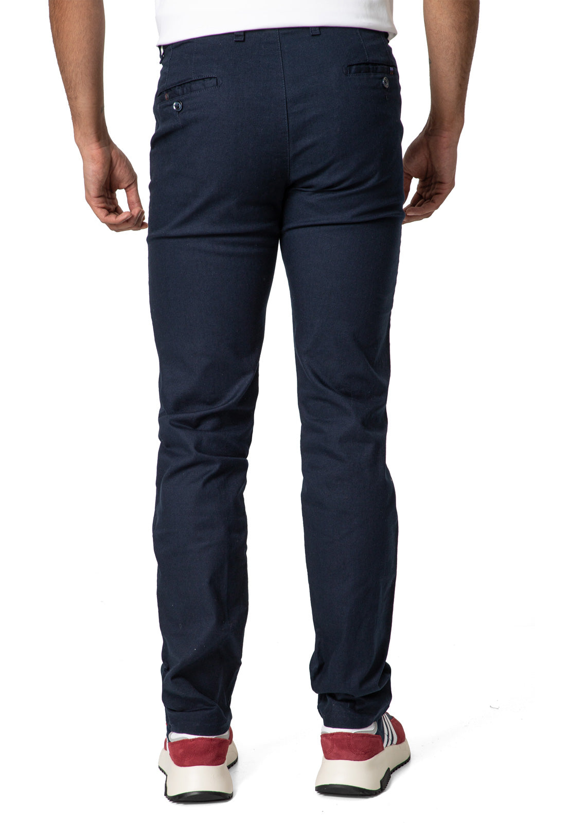 El pantalon drill azul, es una prenda masculina símbolo del estilo